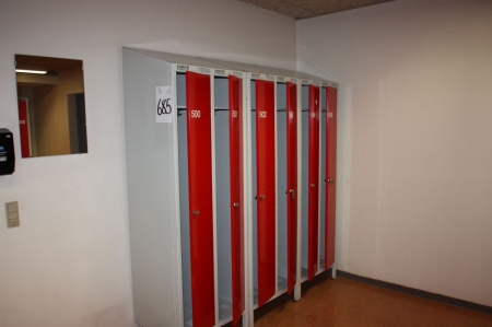 4 2-compartment lockers