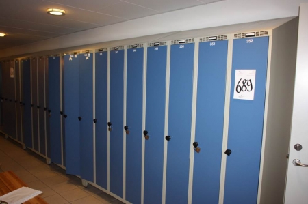 4 4-compartment lockers