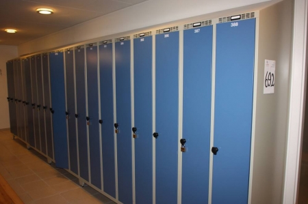 5 4-compartment lockers