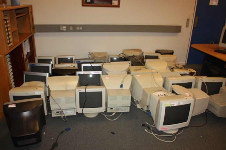 Lot PC monitors