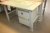Arbejdsbord, Bott, 260 x 80, med skuffesektion + reol med lys + svingarm + aflastningstræktalje, Desoutter 1-2 kg