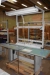 Arbejdsbord, 200x70cm, el-hæve-/sænkebord + reol med lys