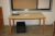 Rest i rum minus faste installationer, bl.a. 4 skriveborde + 2 skabe + 3 reoler + 3 kontorstole + 3 stole + 2 whiteboards