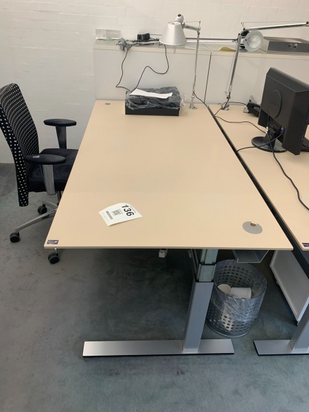 Electric raising / lowering table table with drawer without contents