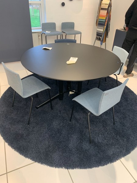 Round table with raising and lowering function.