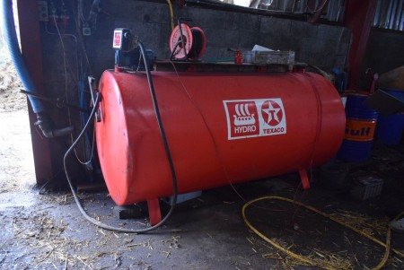 Diesel tank with content incl. pump and counter.