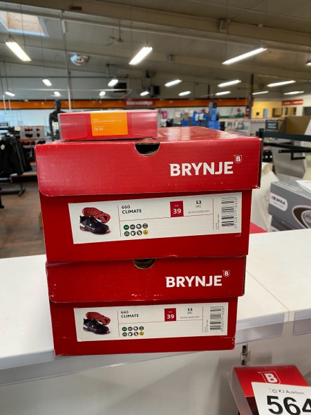 2 pcs. Safety shoes, Brand: Brynje + extra sole