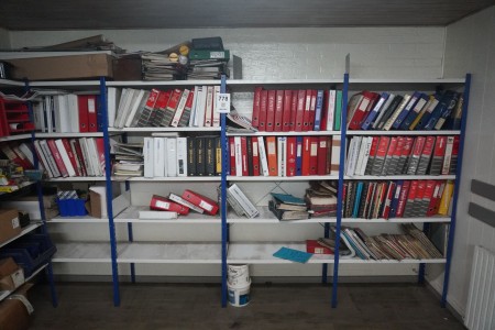 Bücherregal aus Stahl mit 4 Fächern und Inhalt