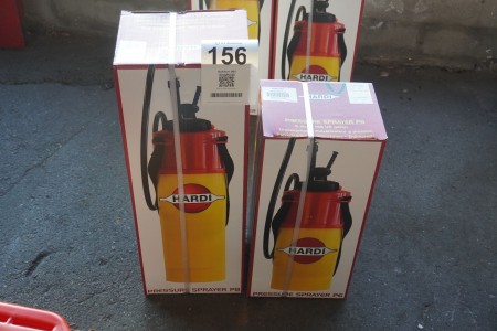 2 pcs. pressure sprayers, Brand: Hardi, Model: P 6 and P 8.