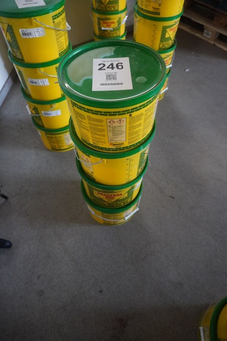 4 buckets SKALCEM white, each 10 kg.