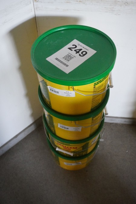 4 buckets SKALCEM white, each 10 kg.