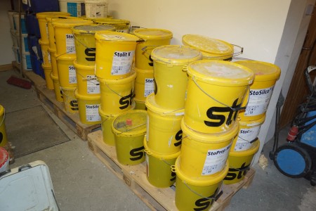 Approx. 40 buckets with facade paint