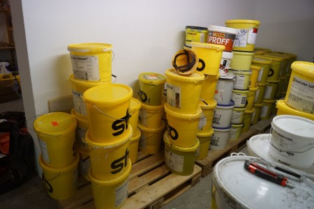 Approx. 55 buckets with facade paint