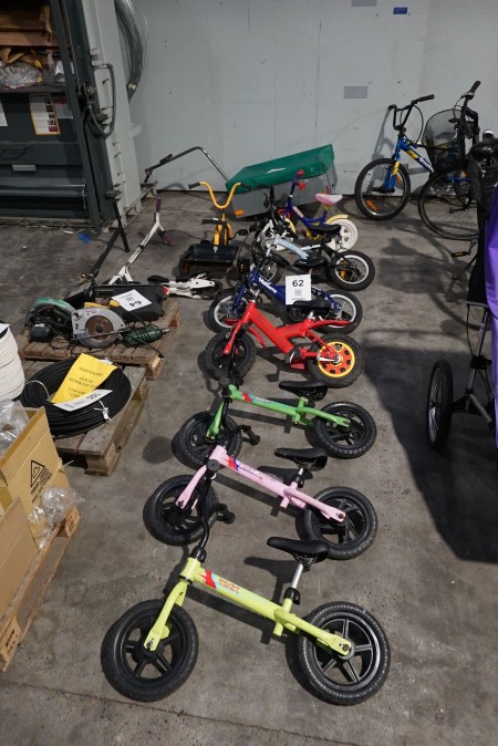 8 children's bicycles + 2 scooters