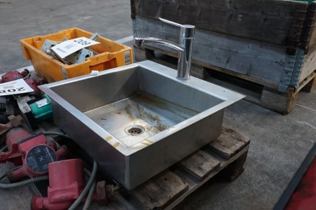 Washbasin with faucet + door mechanisms