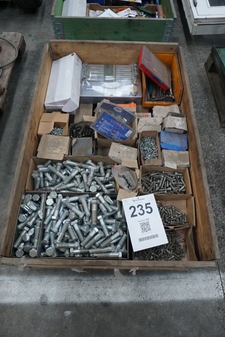 Large batch of screws and bolts + hand tools