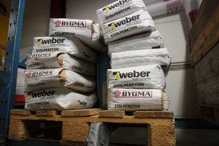 Lot of post concrete, Brand: Weber.