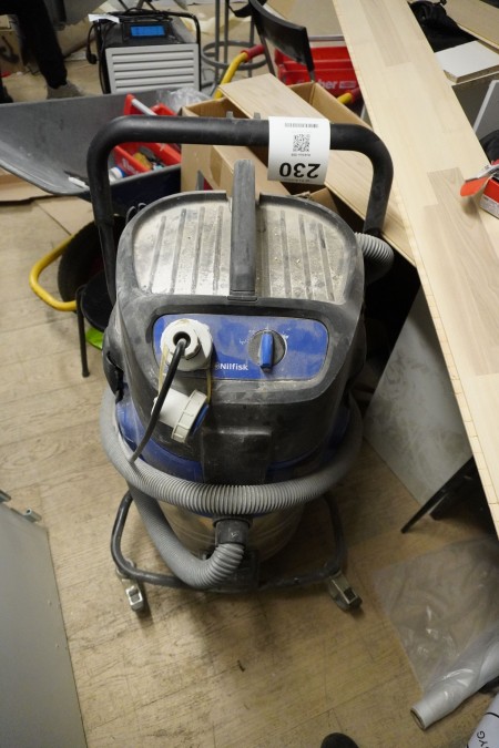 Industrial vacuum cleaner, Brand: Nilfisk, Model: Attix 7