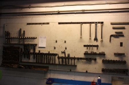 Tool panel with content (various cutting tools, drills and milling)