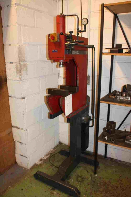 Hydraulisk presser, Stenhøj 16 + diverse presseværktøj