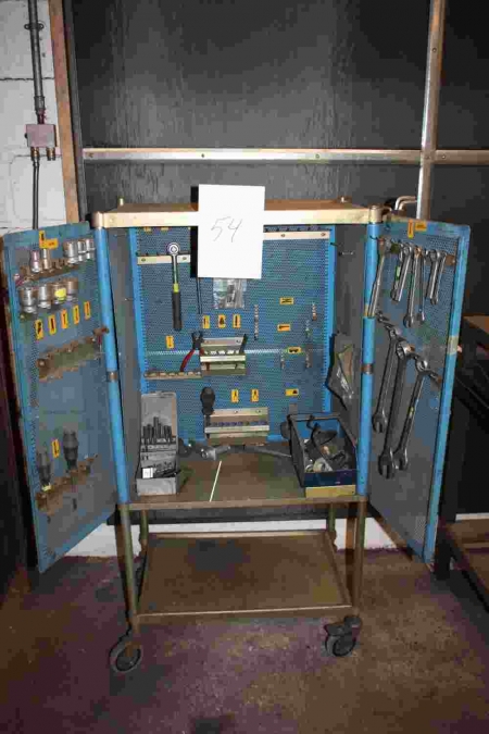 Værktøjsskab på hjul med indhold af diverse håndværktøj