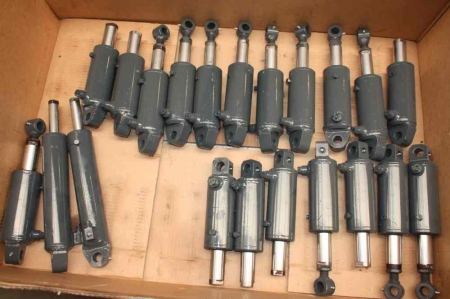 Pallet with approx. 21 hydraulic cylinders, unused