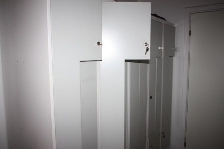 2 x 2 two-compartment locker + 1 x two-compartment locker