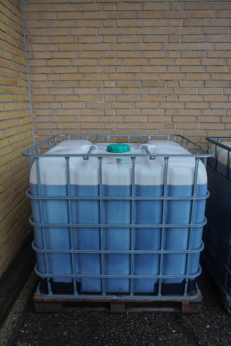 1 pallet tank with linseed oil