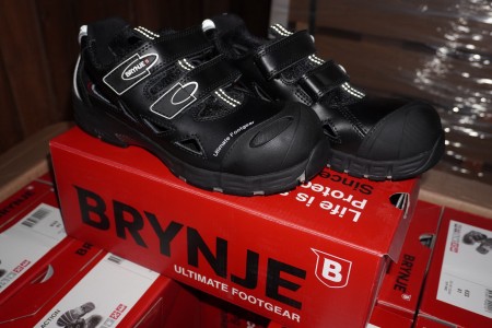 12 safety shoes, brand: Brynje