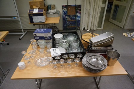 Lot of glasses, dishes, cake tins + cheese slicer