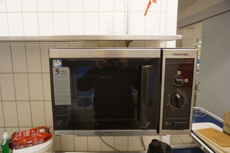 Microwave, Brand: Toshiba, Model: 720
