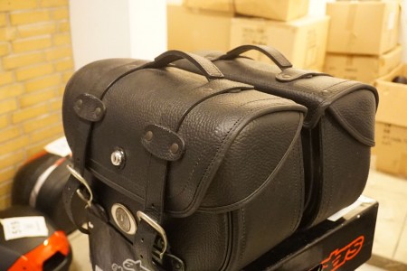 2 stk motorcykel sidetasker i læder, mærke: HEPCO & BECKER