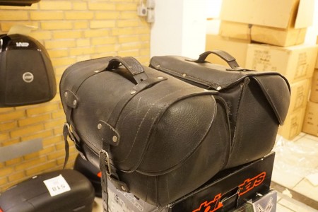2 motorcycle side bags in leather, brand: IRONHORSE