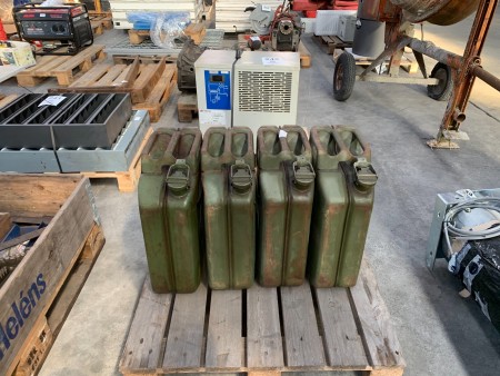 4 stk Jerry cans