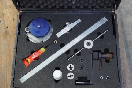 Kasse med diverse værktøj