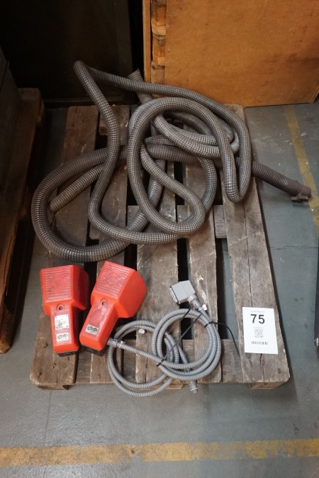 2 foot pedals + Flex hose