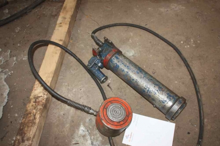 Hydraulisk pumpe og cylinder