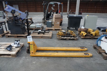 Pallet lifter with long forks, brand: Total lifts