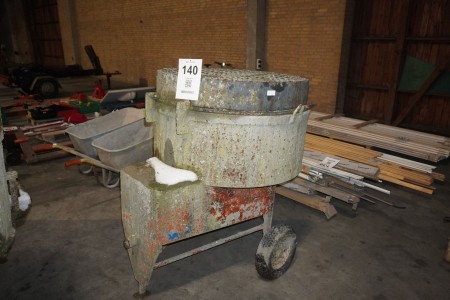 Forced mixer on wheels