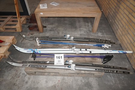 3 pairs of cross-country skis
