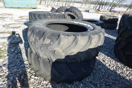 2 tractor tires