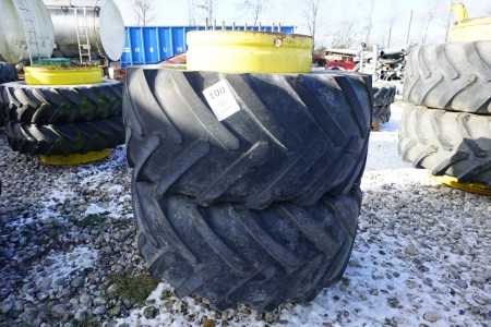 2 tractor tires