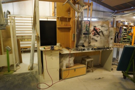 Tool cabinet with contents + table and vice