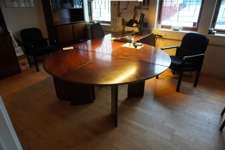 Skrivebord inklusiv kontorstol 