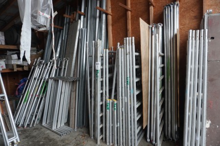 Large batch of accessories for scaffolding