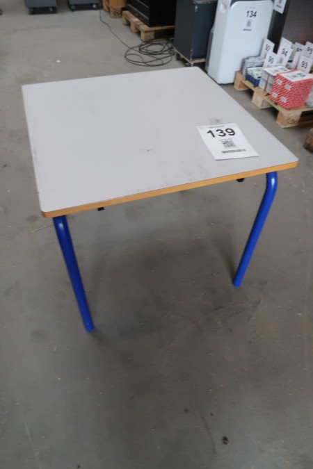 Tisch, 80x80xH72 cm