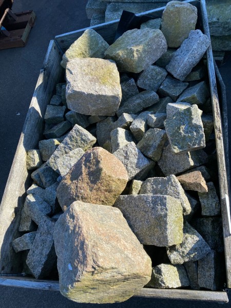 Pallet with granite stone