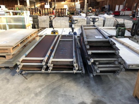 2 pallets with scaffolding bridges and sides