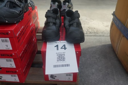 2 pairs of safety shoes, brand: Brynje