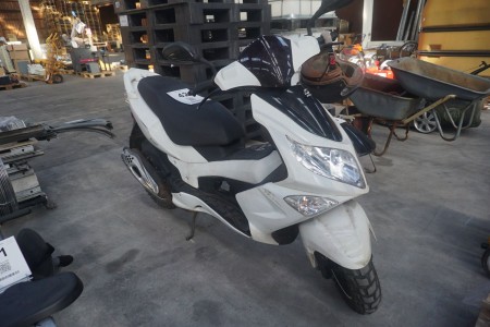 Moped, brand: PGO, model: GMAX. Former Reg. No .: CZ2679
